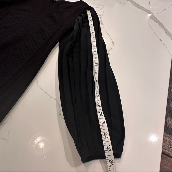 White House Black Market Women Pleated Sleeve Sweater Dress Sz XS Textured Puff - Picture 15 of 15